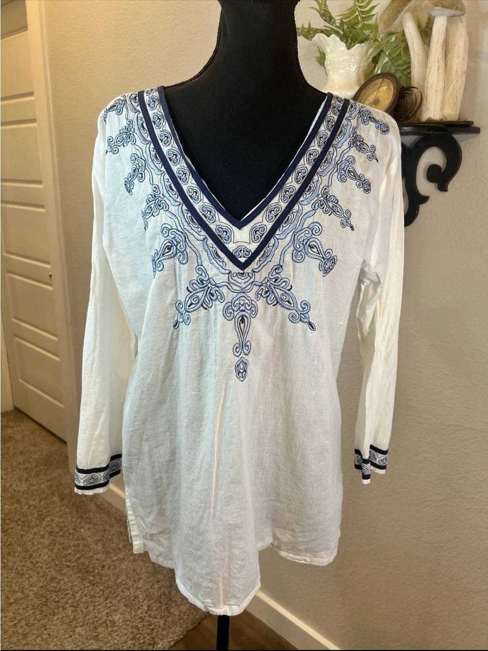 Tantrums White Blue V Neck Coastal Boho 100% Cotton Embroidery Blouse Sz L